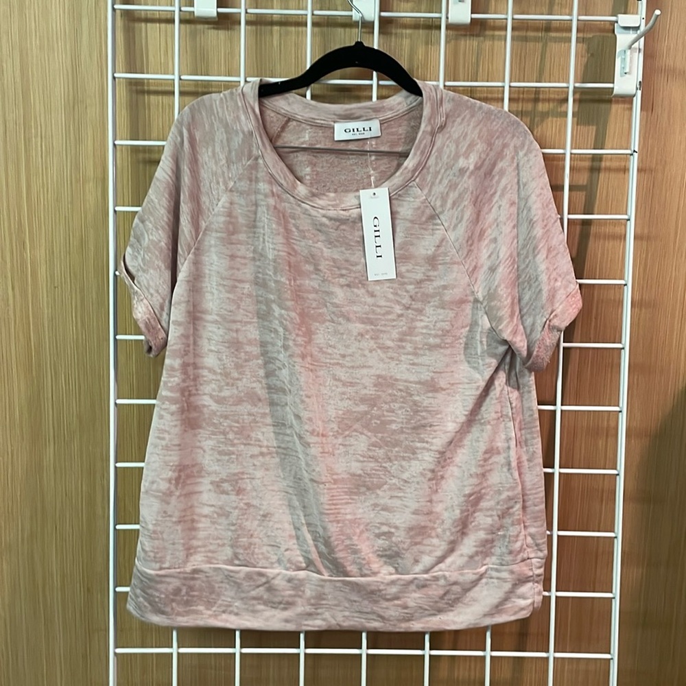 Gilli short sleeve mauve shirt. NWT